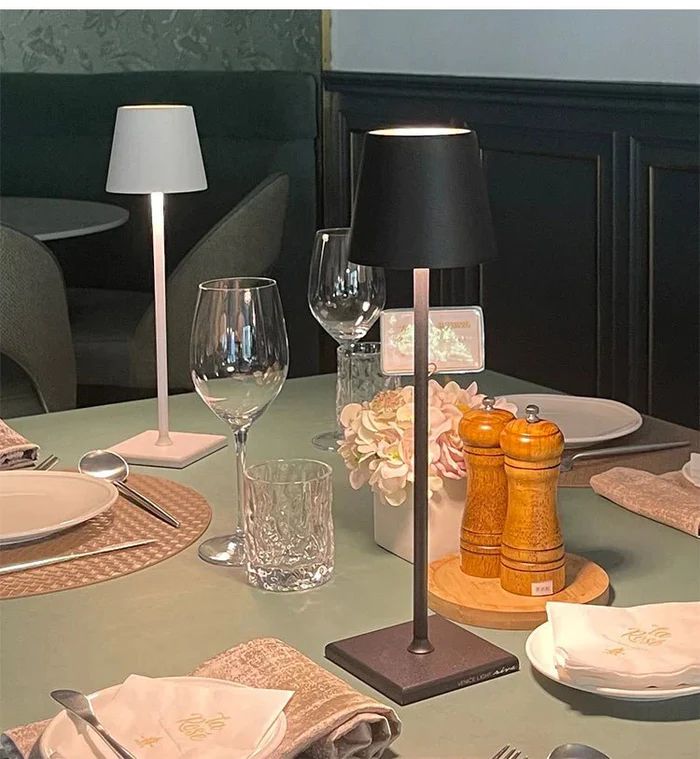 LumiGlow™ | Moderne multifunktionale wiederaufladbare LED-Tischlampe |