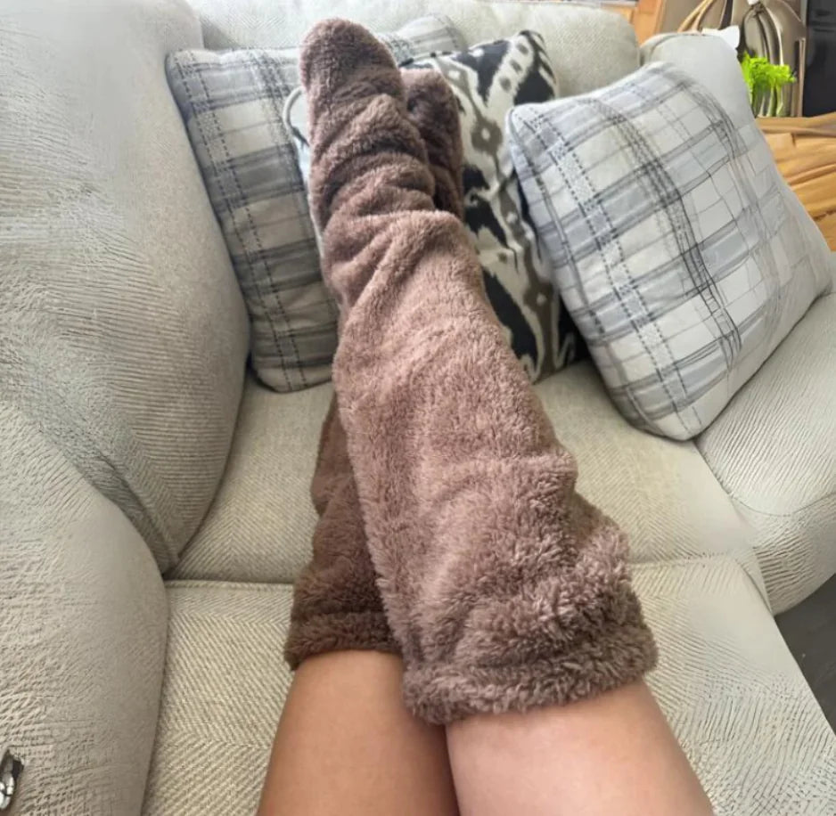 CozyKnee™ – Flauschige Overknee-Wintersocken