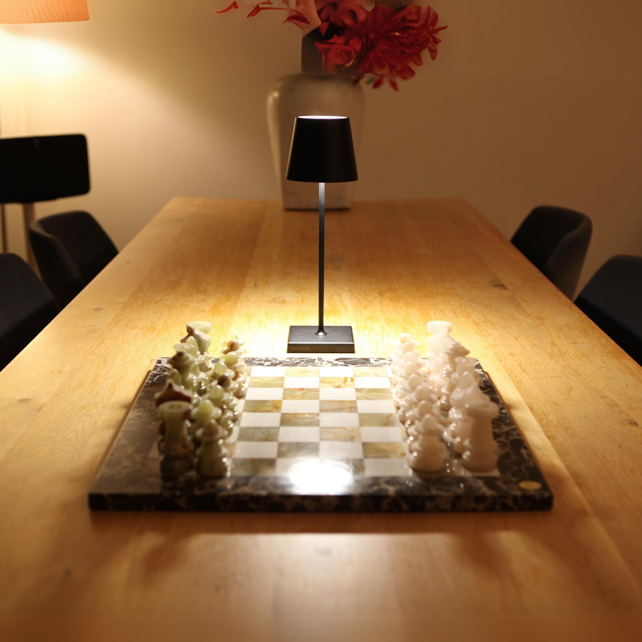 LumiDesk™ – Dimm­bare LED-Schreibtischlampe im modernen Design